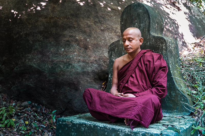 Moine bouddhiste en pleine méditation, Sri Lanka © Clément Racineux, photographe à Brest, Lannion, Rennes, Saint Brieuc, Bretagne