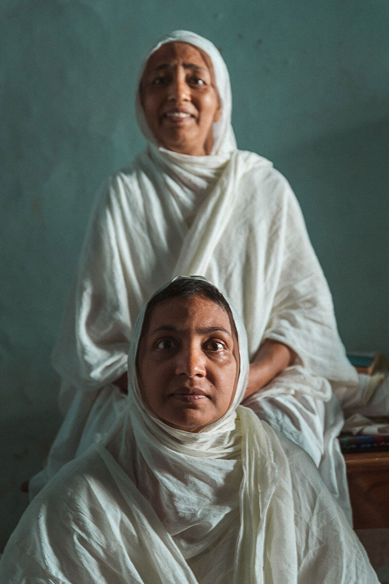 Nonnes jaïns du Mont-Abu, Rajasthan, Inde © Clément Racineux, photographe à Brest, Lannion, Rennes, Saint Brieuc, Bretagne
